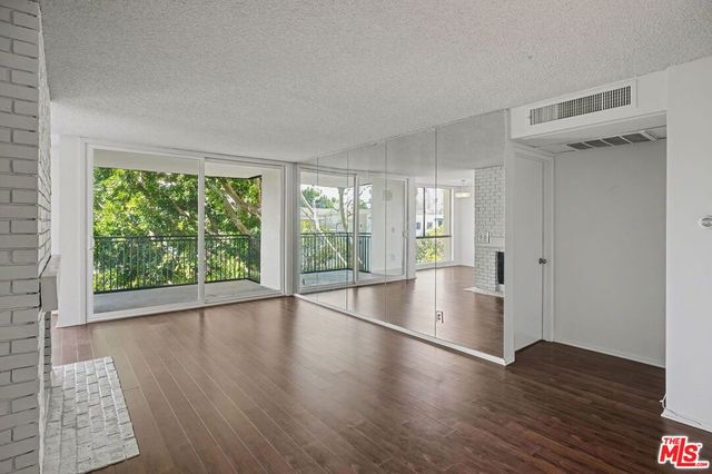 1340 S Beverly Glen Boulevard 112, Los Angeles, CA 90024