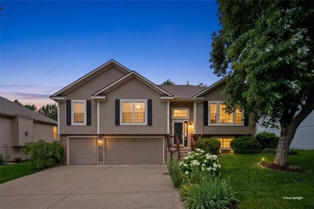 958 NW Maplewood Court, Grain Valley, MO 64029
