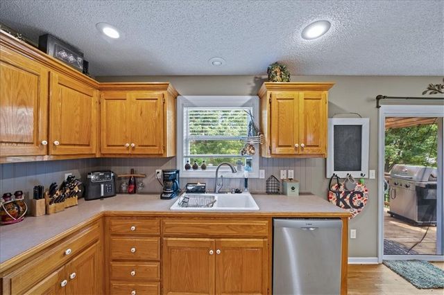 958 NW Maplewood Court, Grain Valley, MO 64029