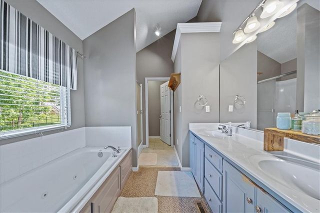 958 NW Maplewood Court, Grain Valley, MO 64029