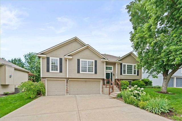 958 NW Maplewood Court, Grain Valley, MO 64029