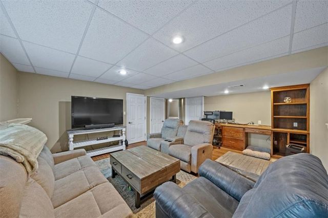 958 NW Maplewood Court, Grain Valley, MO 64029
