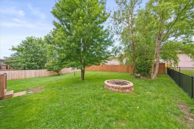 958 NW Maplewood Court, Grain Valley, MO 64029