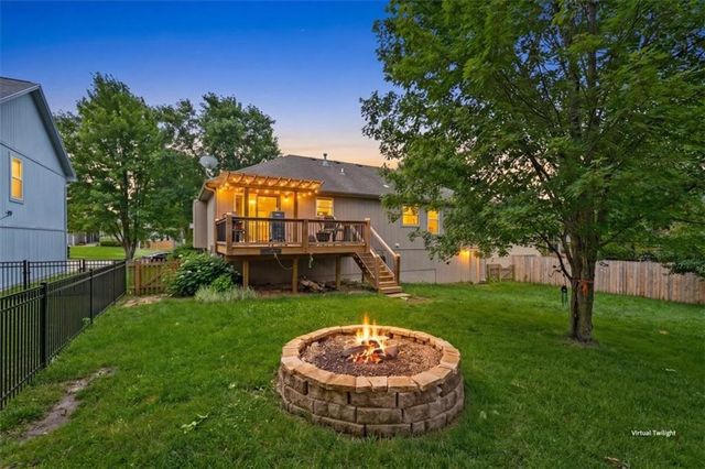 958 NW Maplewood Court, Grain Valley, MO 64029