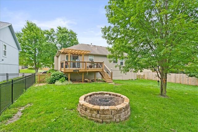958 NW Maplewood Court, Grain Valley, MO 64029