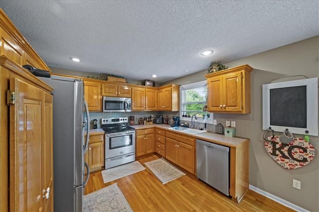 958 NW Maplewood Court, Grain Valley, MO 64029