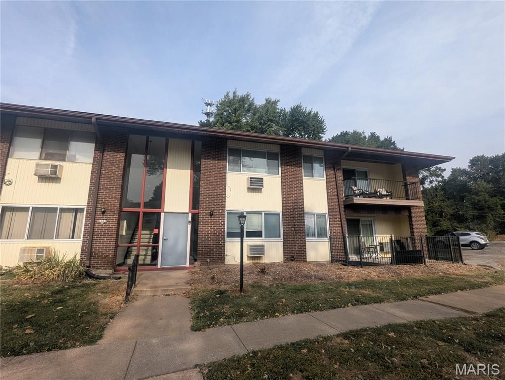 7731 Hazelcrest Drive H, Hazelwood, MO 63042