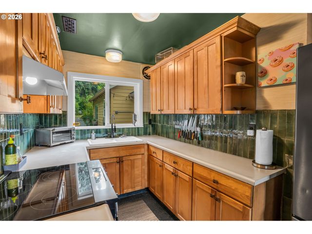 10413 Nw LAIDLAW Rd, Portland, OR 97229