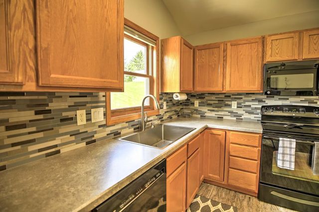 103 Victoria Lane, Barneveld, WI 53507