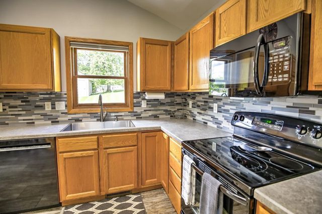 103 Victoria Lane, Barneveld, WI 53507