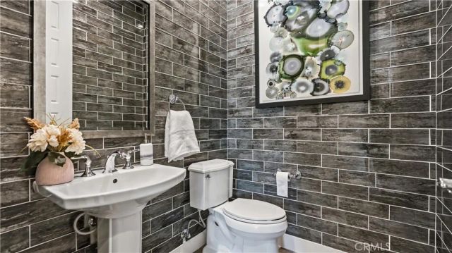 117 Interstellar, Irvine, CA 92618