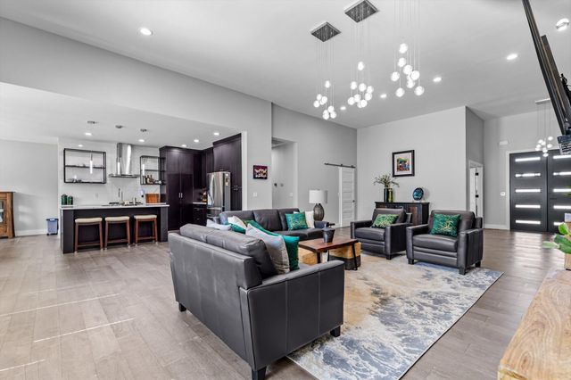 518 N Dublin Drive, Nixa, MO 65714