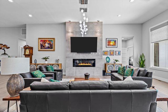 518 N Dublin Drive, Nixa, MO 65714