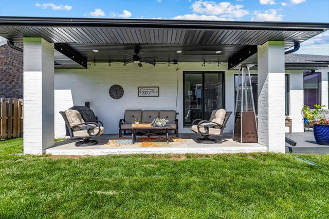 518 N Dublin Drive, Nixa, MO 65714