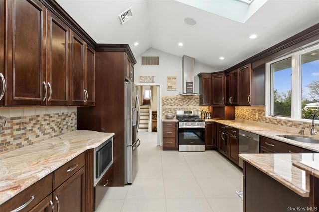 230 Richards Lane, Hewlett Harbor, NY 11557