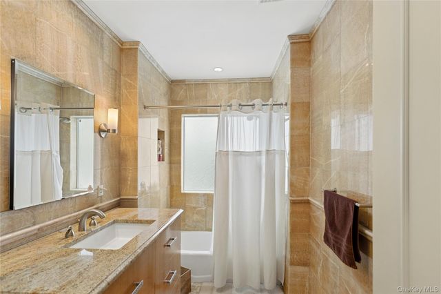 230 Richards Lane, Hewlett Harbor, NY 11557