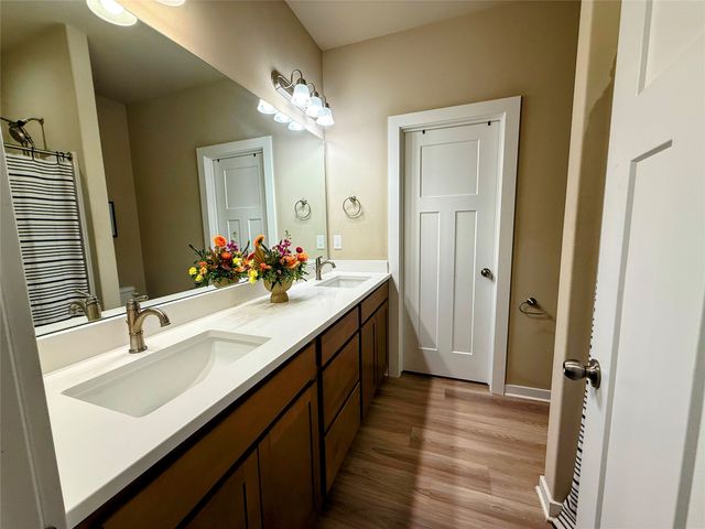 434 SE Hollow Court, West Des Moines, IA 50265