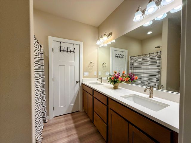 434 SE Hollow Court, West Des Moines, IA 50265