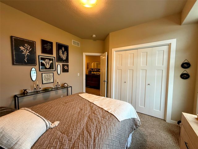 434 SE Hollow Court, West Des Moines, IA 50265