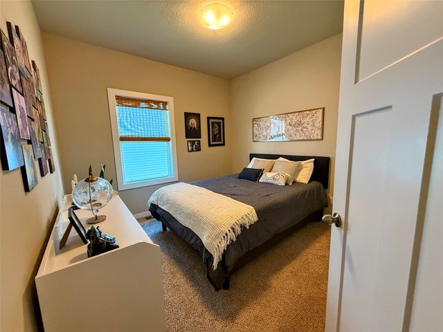 434 SE Hollow Court, West Des Moines, IA 50265