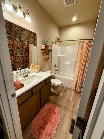 434 SE Hollow Court, West Des Moines, IA 50265