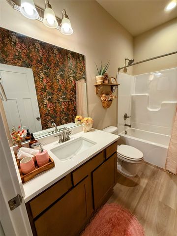 434 SE Hollow Court, West Des Moines, IA 50265