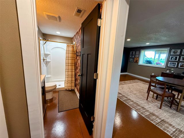 434 SE Hollow Court, West Des Moines, IA 50265