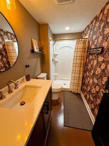 434 SE Hollow Court, West Des Moines, IA 50265