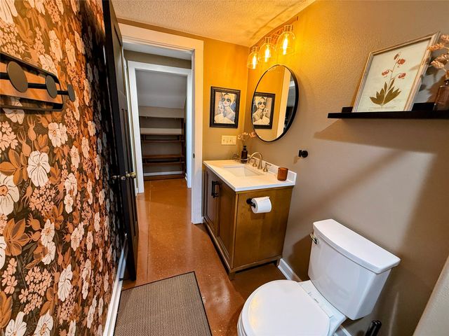 434 SE Hollow Court, West Des Moines, IA 50265