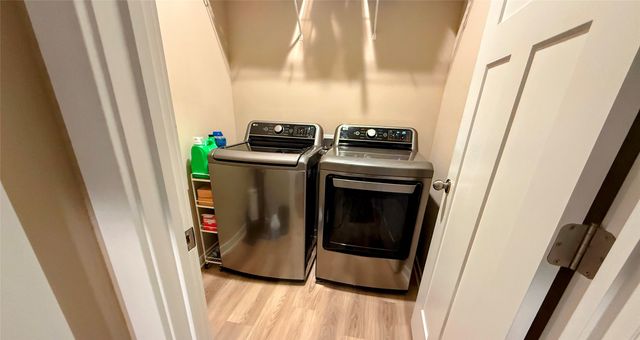434 SE Hollow Court, West Des Moines, IA 50265