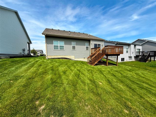 434 SE Hollow Court, West Des Moines, IA 50265