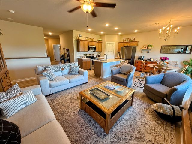 434 SE Hollow Court, West Des Moines, IA 50265
