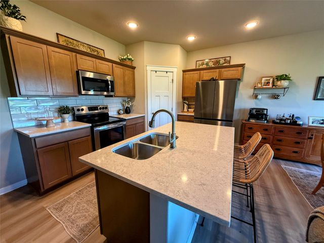 434 SE Hollow Court, West Des Moines, IA 50265