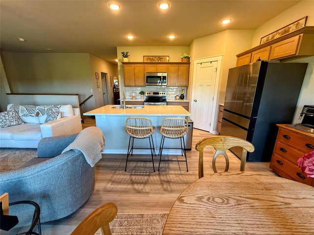 434 SE Hollow Court, West Des Moines, IA 50265