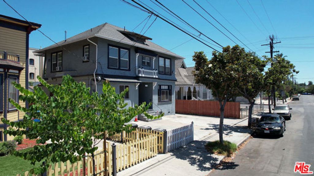 1978 Bonsallo Avenue, Los Angeles, CA 90007