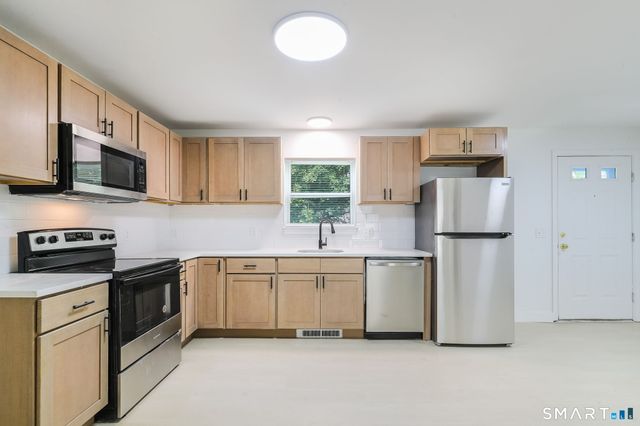 62 Chestnut St Extension 22, Danbury, CT 06810