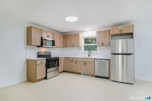 62 Chestnut St Extension 22, Danbury, CT 06810