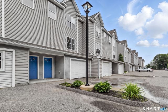 62 Chestnut St Extension 22, Danbury, CT 06810