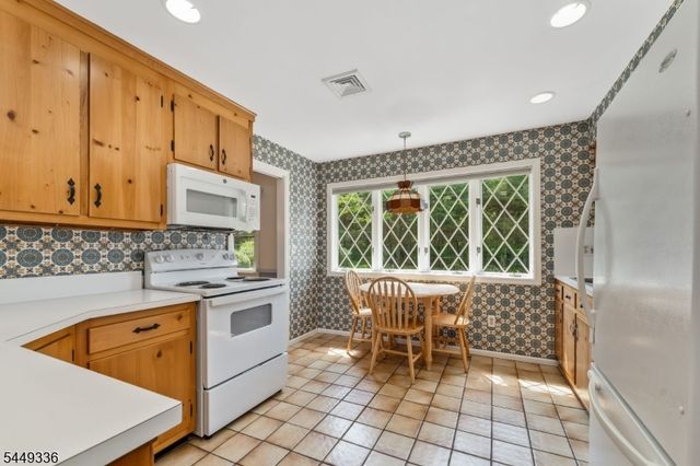 4 Glenwood Terrace, Bridgewater Twp., NJ 08807