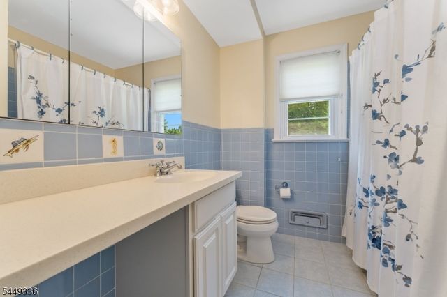 4 Glenwood Terrace, Bridgewater Twp., NJ 08807