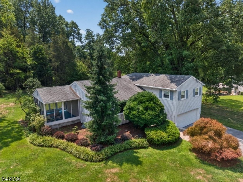 4 Glenwood Terrace, Bridgewater Twp., NJ 08807