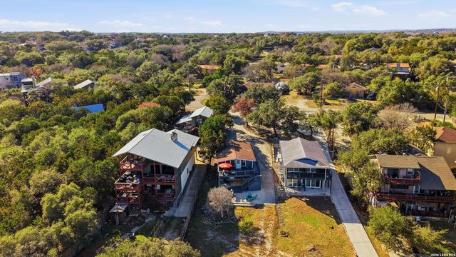 2681 Lakeview Dr, Canyon Lake, TX 78133