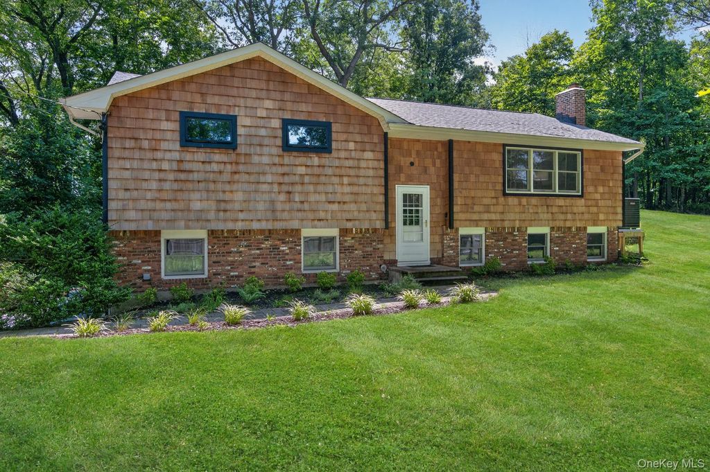 6A Rochester Court, Huntington, NY 11743 — exterior