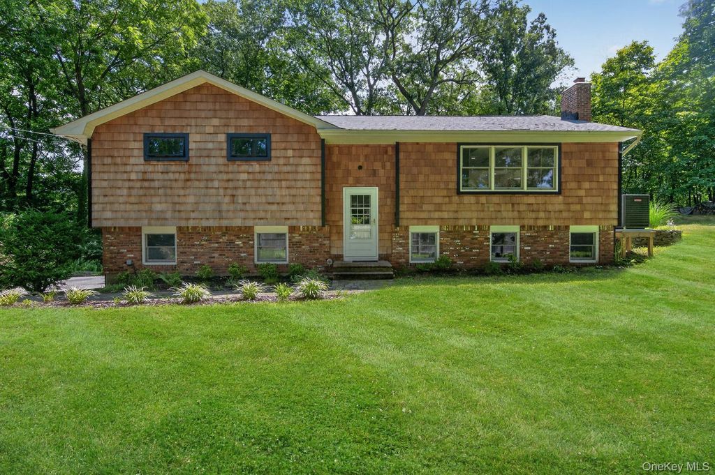 6A Rochester Court, Huntington, NY 11743 — photo 2
