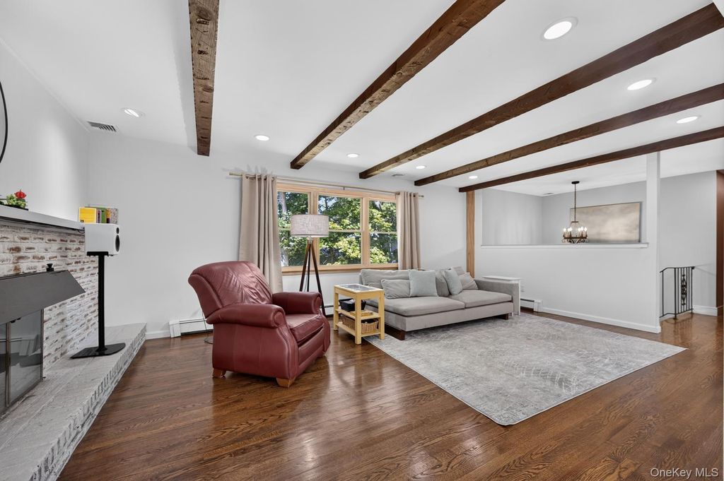 6A Rochester Court, Huntington, NY 11743 — photo 3