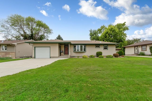 120 N Manitou Drive, Mankato, MN 56001