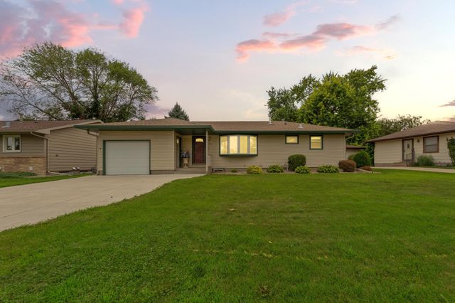 120 N Manitou Drive, Mankato, MN 56001