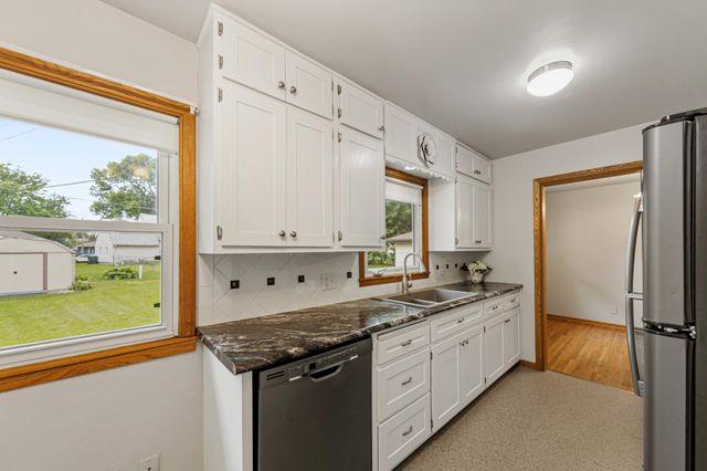 120 N Manitou Drive, Mankato, MN 56001
