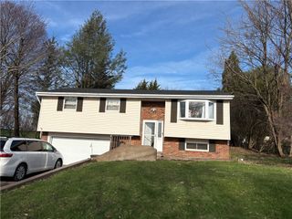 445 Westland Dr, Hempfield Twp, PA 15601