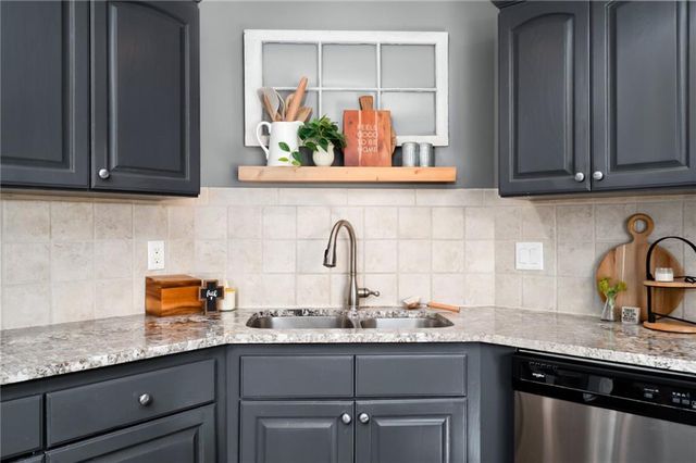 920 Deer Ridge Court, Baldwin City, KS 66006